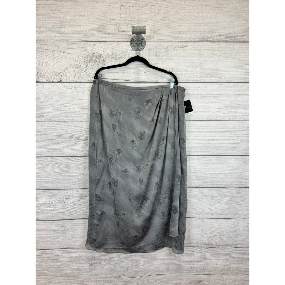Valerie Stevens Collection Plus Size Gray Floral Midi Wrap Skirt Size 20W